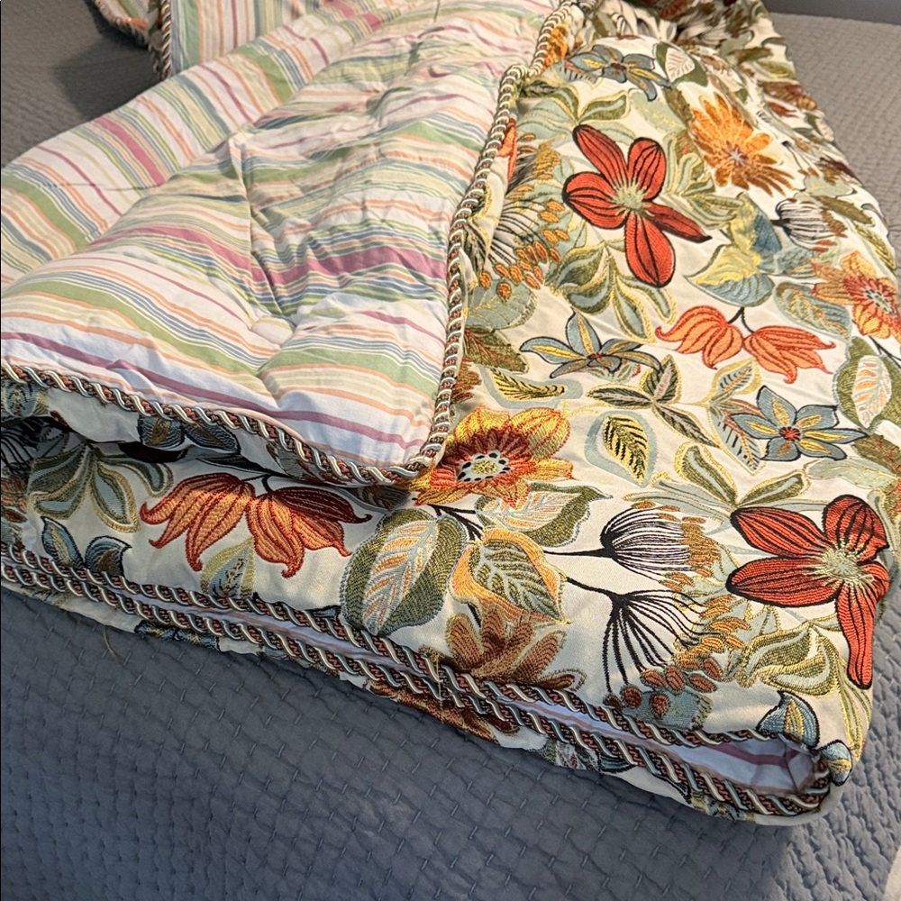 Croscill Mardi Gras - Floral Jacquard Comforter and 1 king sham